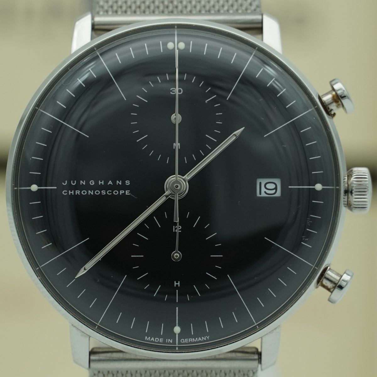 Junghans 027/4601.00 – Frontansicht des angebotenen Exemplars