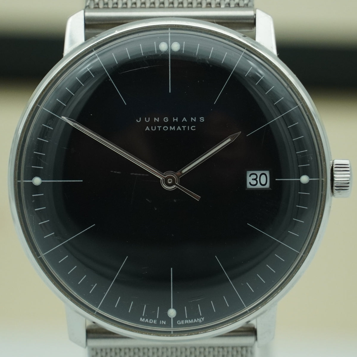 Junghans 027/4701.00 – Frontansicht des angebotenen Exemplars