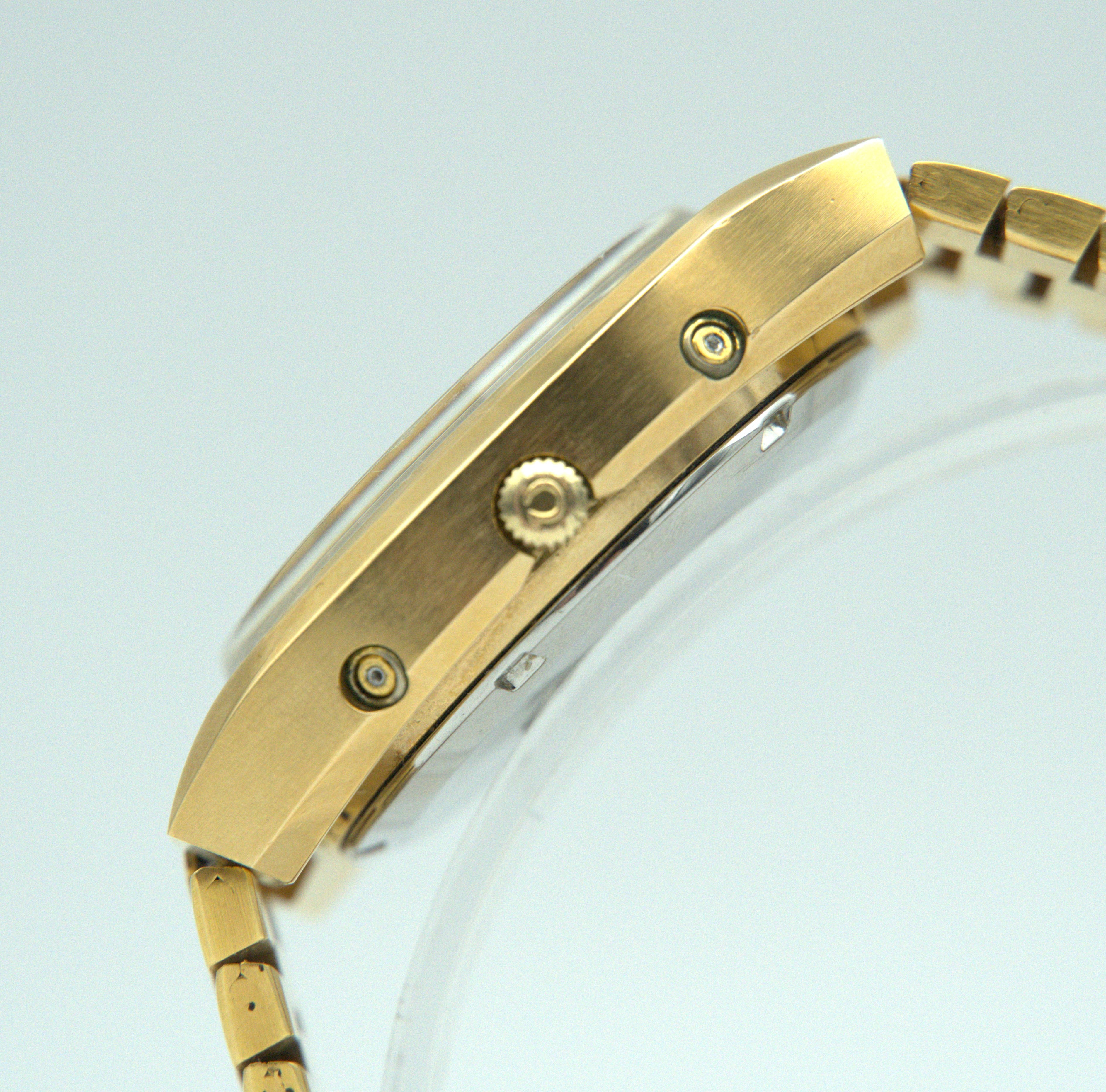 Omega Megaquartz 32KHz 39mm