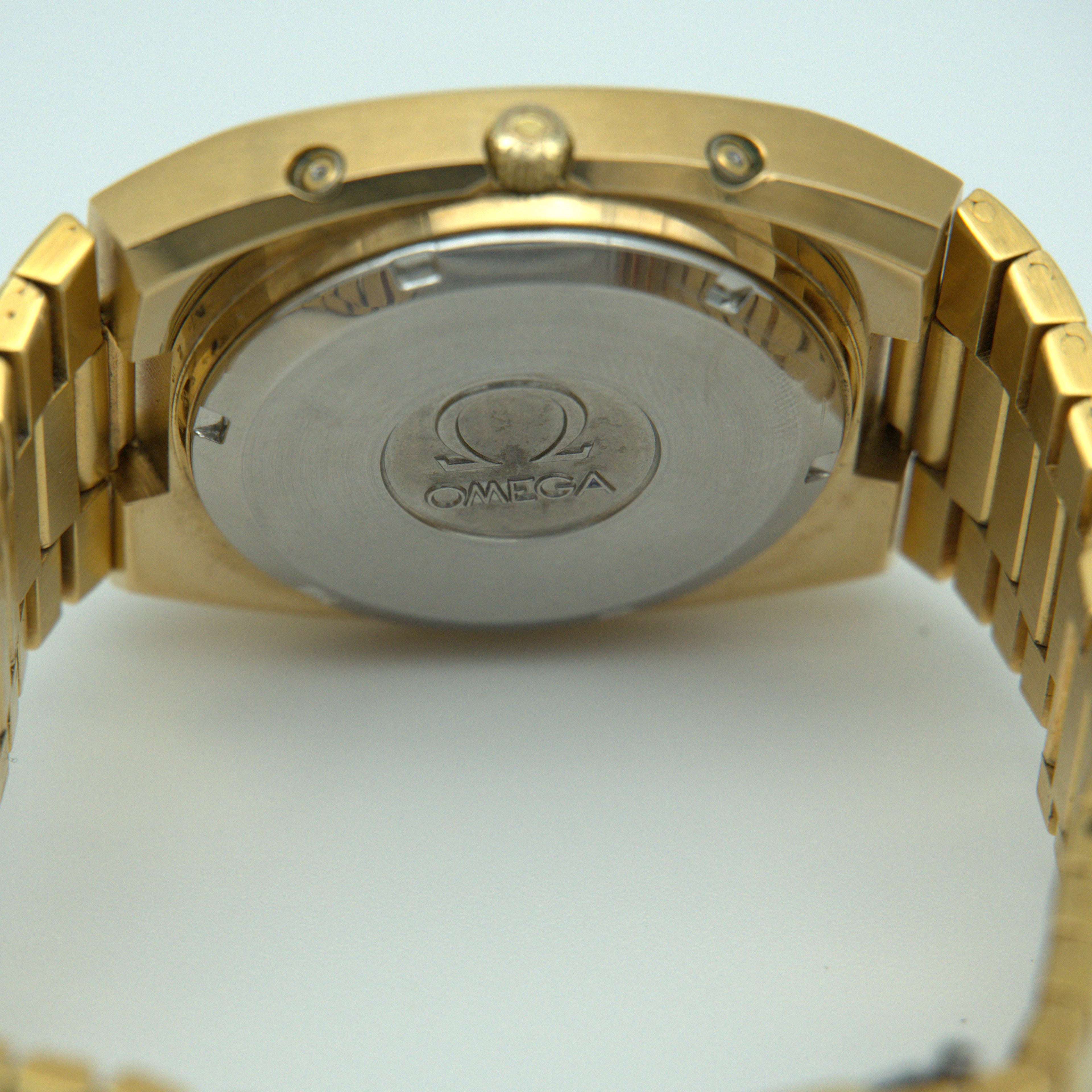 Omega Megaquartz 32KHz 39mm