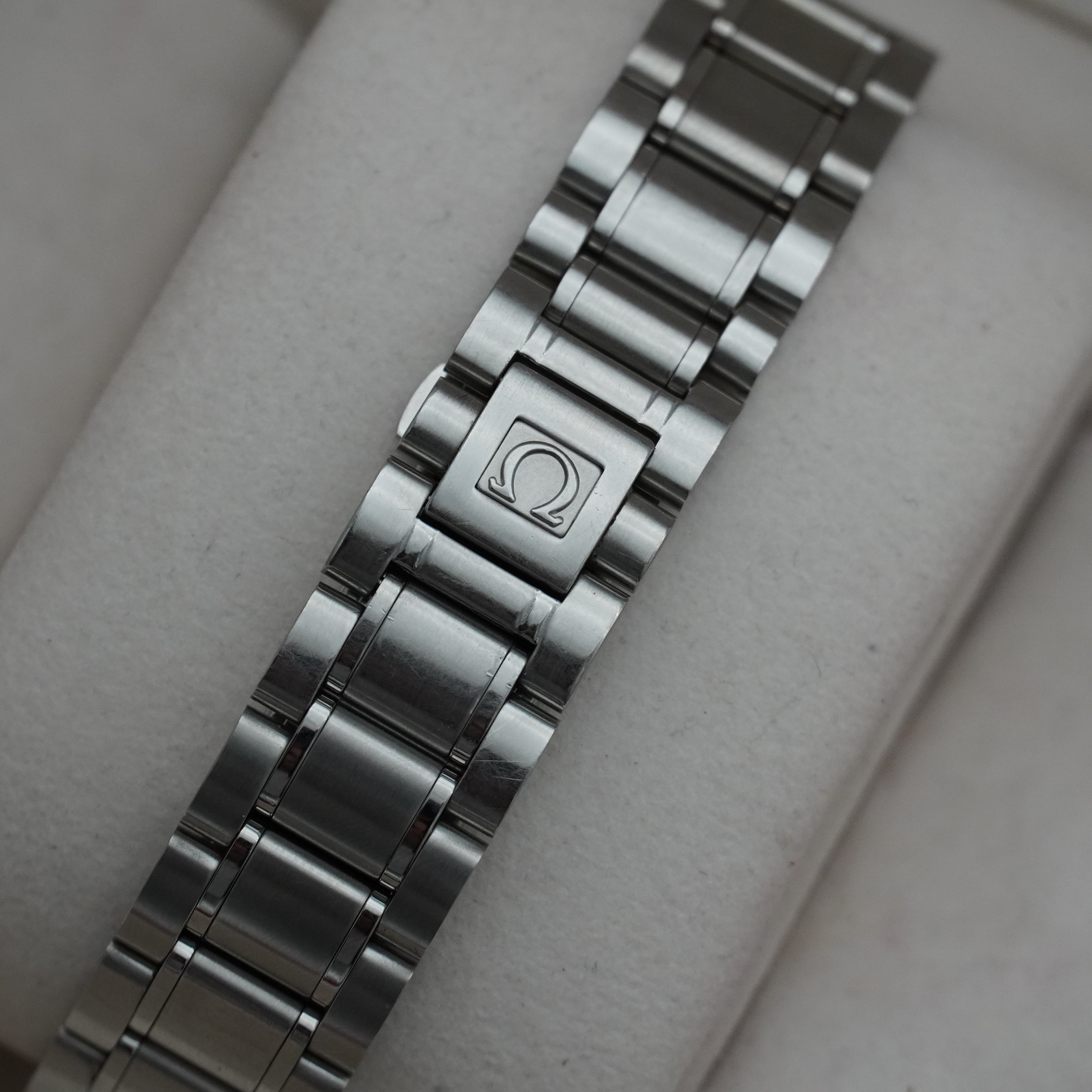 Omega Speedmaster Date Automatic